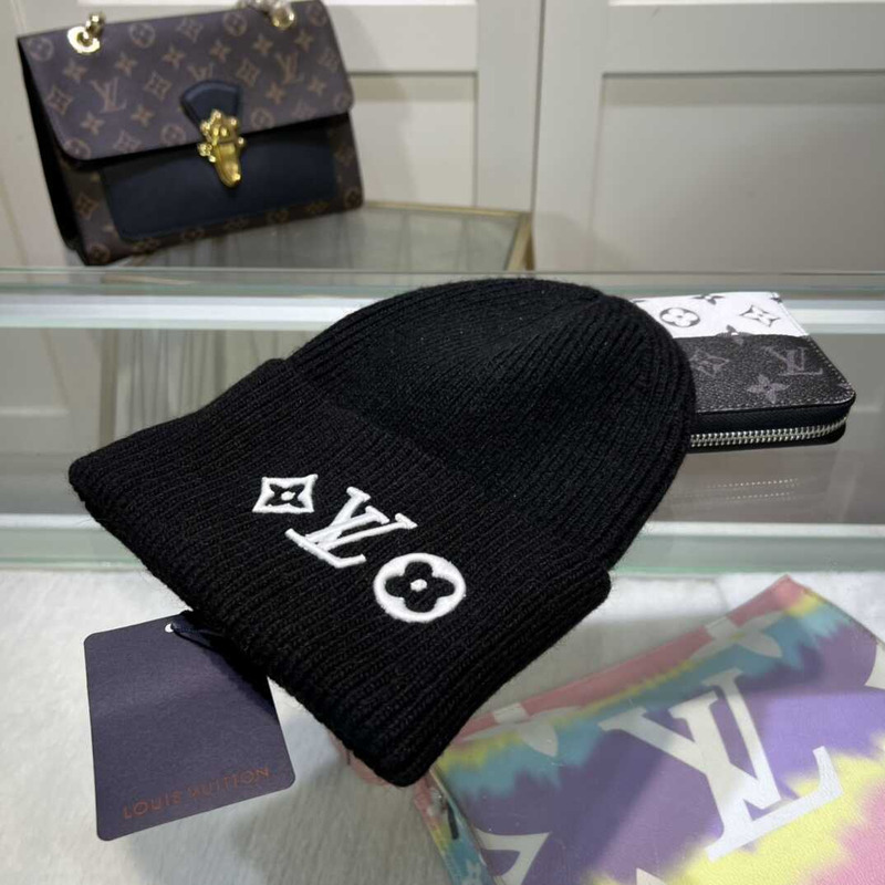 l**is V*t*n lv headline beanie black