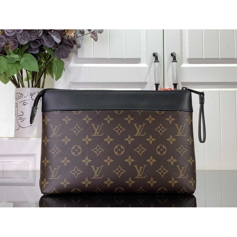 l**is V*t*n pouch monogram canvas brown