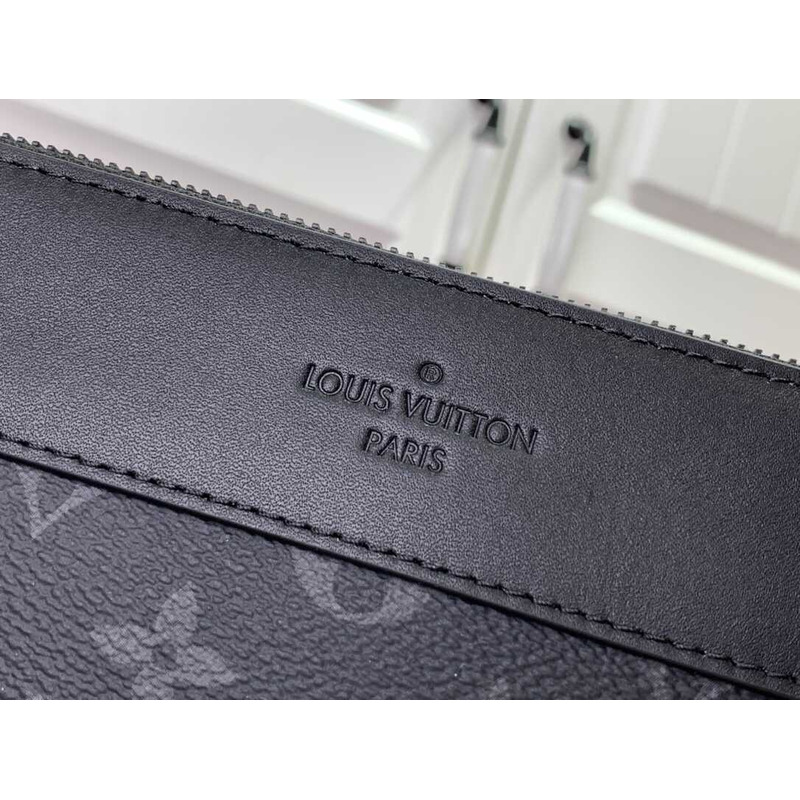 l**is V*t*n pouch monogram canvas black