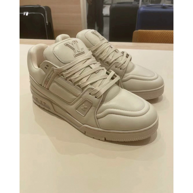 l**is V*t*n lv trainer sneaker