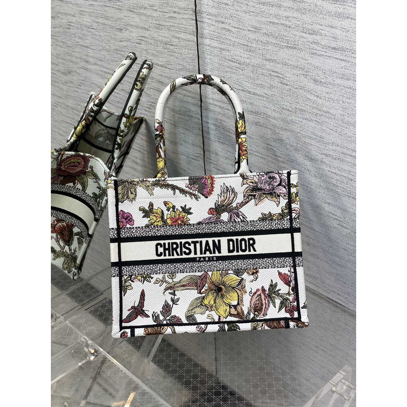 D*or small D*or book tote handbag embroidery white multi