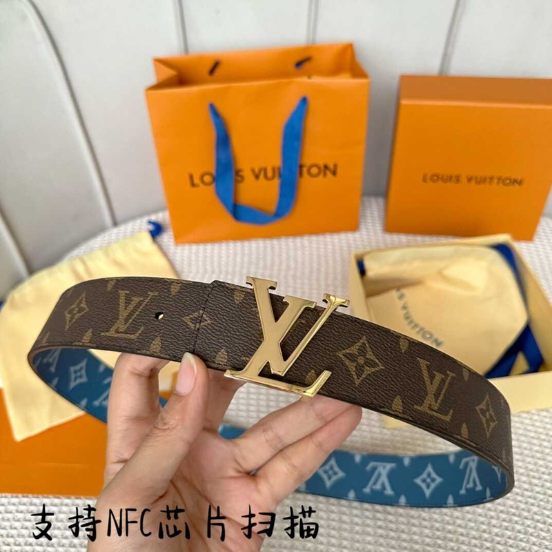 l**is V*t*n  initiales 40mm reversiblet with golden lv initials buckle monogram canvas/blue