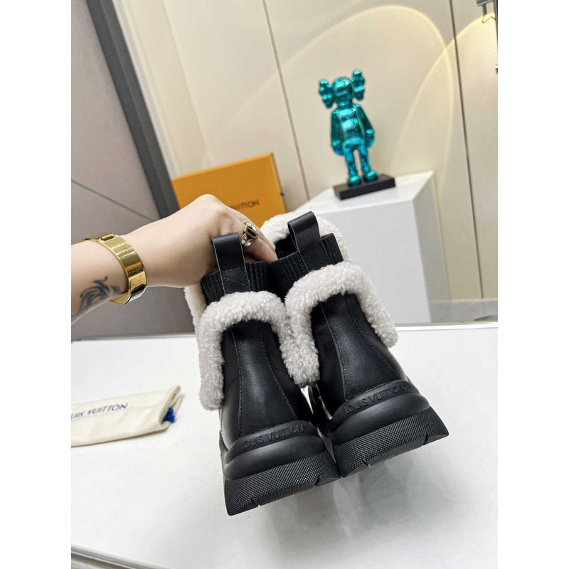 l**is V*t*n ski ruby leather flat ankle boot black