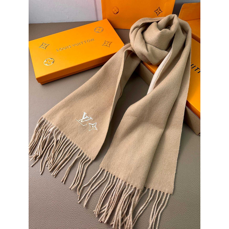 l**is V*t*n cashmere scarf camel/beige