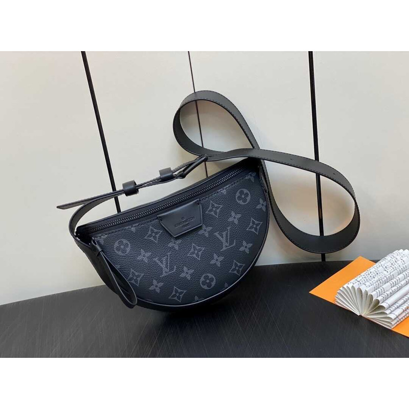 l**is V*t*n moon crossbody monagram black