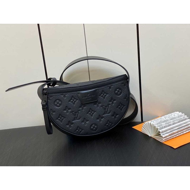 l**is V*t*n moon crossbody monagram black