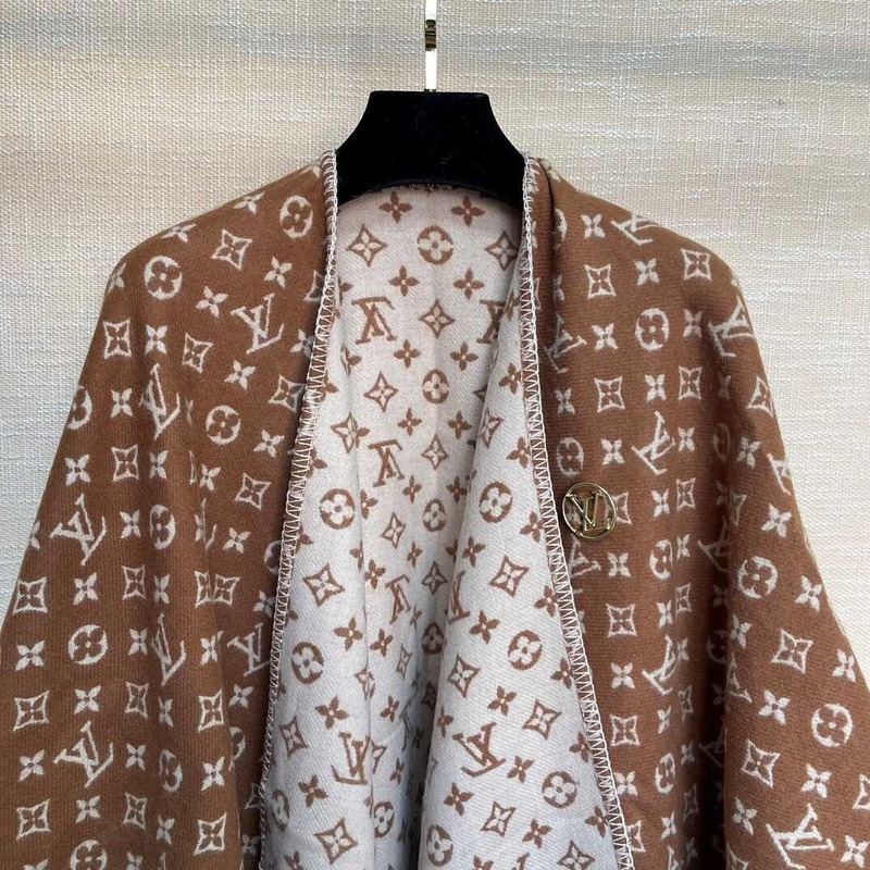 l**is V*t*n monogram scarf camel