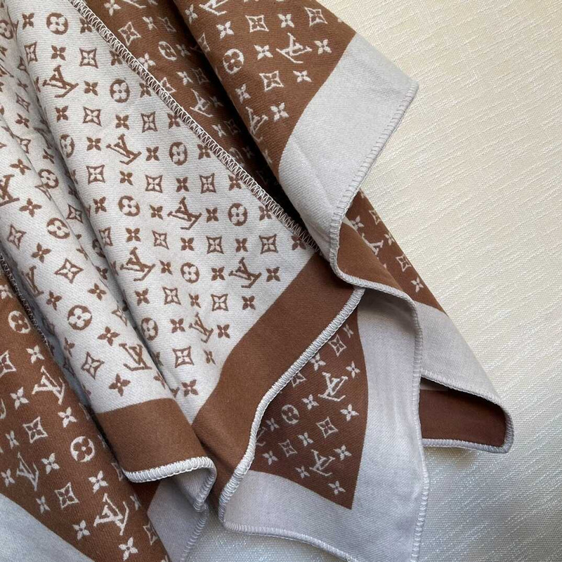 l**is V*t*n monogram scarf camel