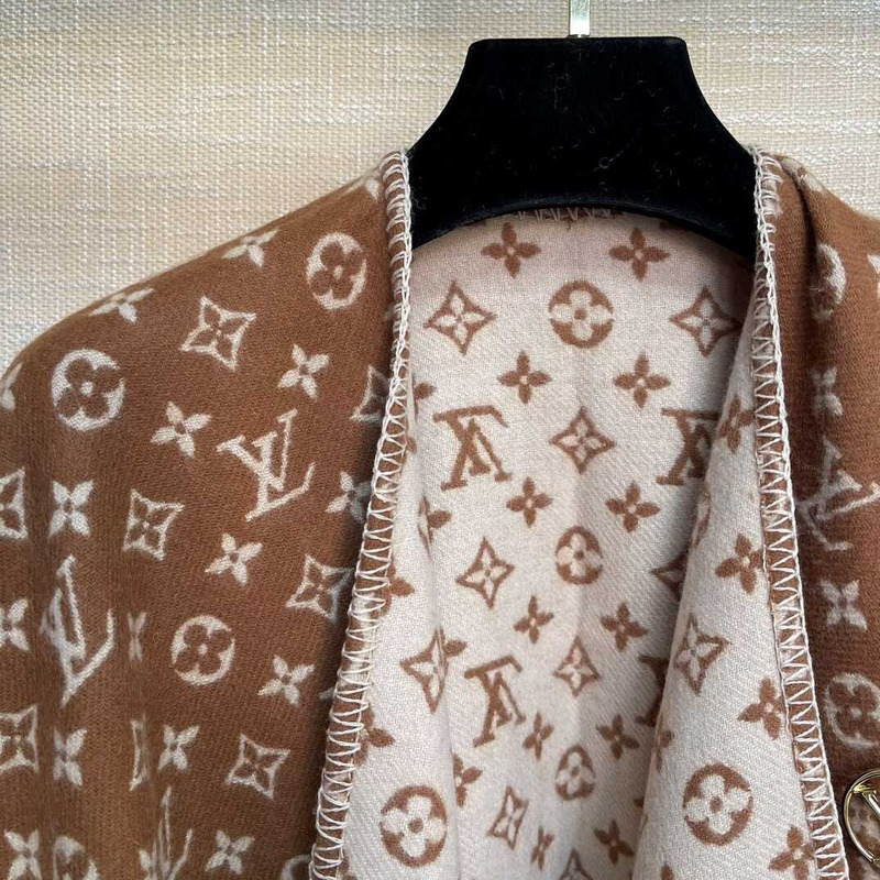 l**is V*t*n monogram scarf camel