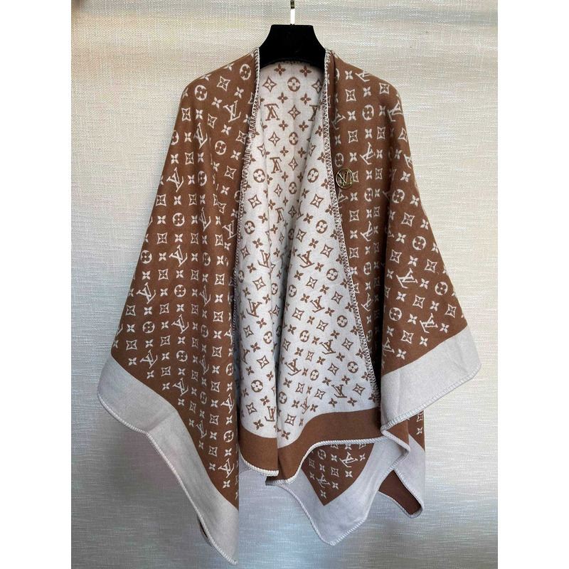 l**is V*t*n monogram scarf camel