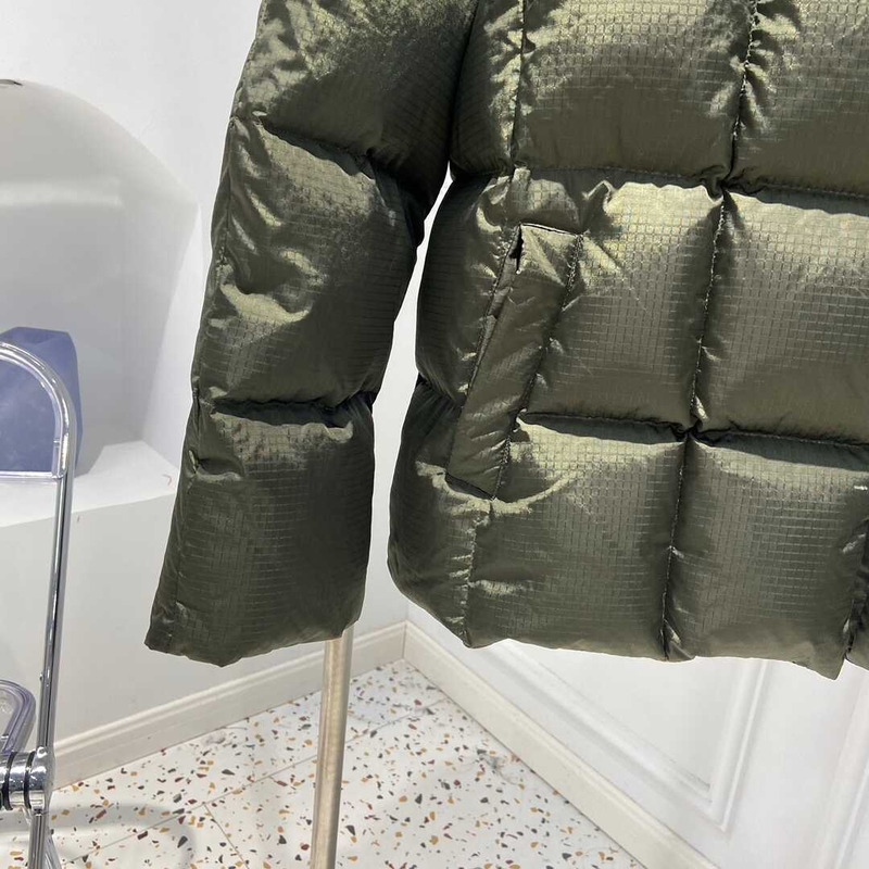 l**is V*t*n long-sleeved pillow puffer jacket navy green