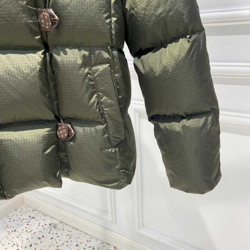 l**is V*t*n long-sleeved pillow puffer jacket navy green