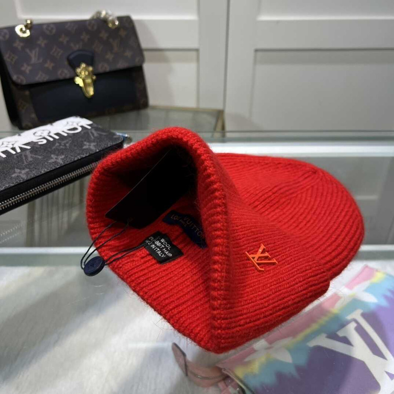 l**is V*t*n cashmere ahead beanie red