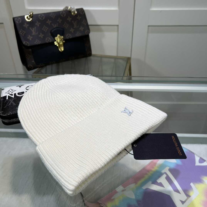 l**is V*t*n cashmere ahead beanie white