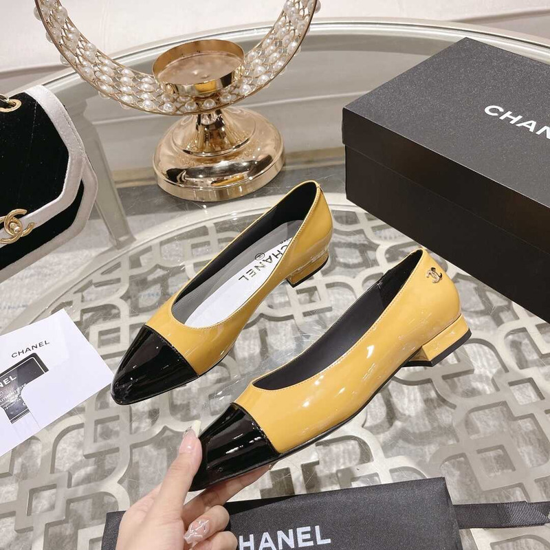 Ch*el flats yellow and black