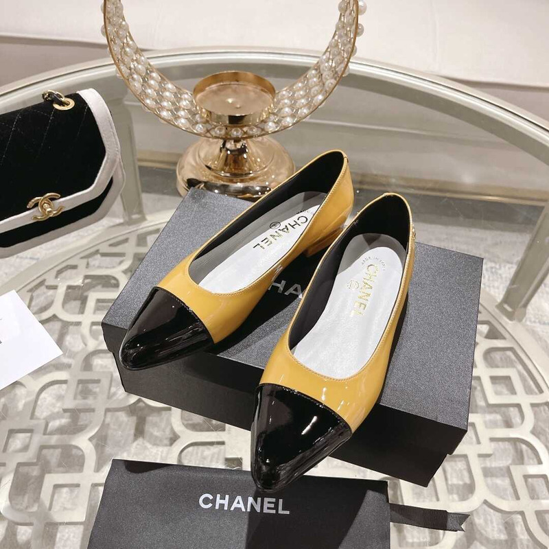 Ch*el flats yellow and black