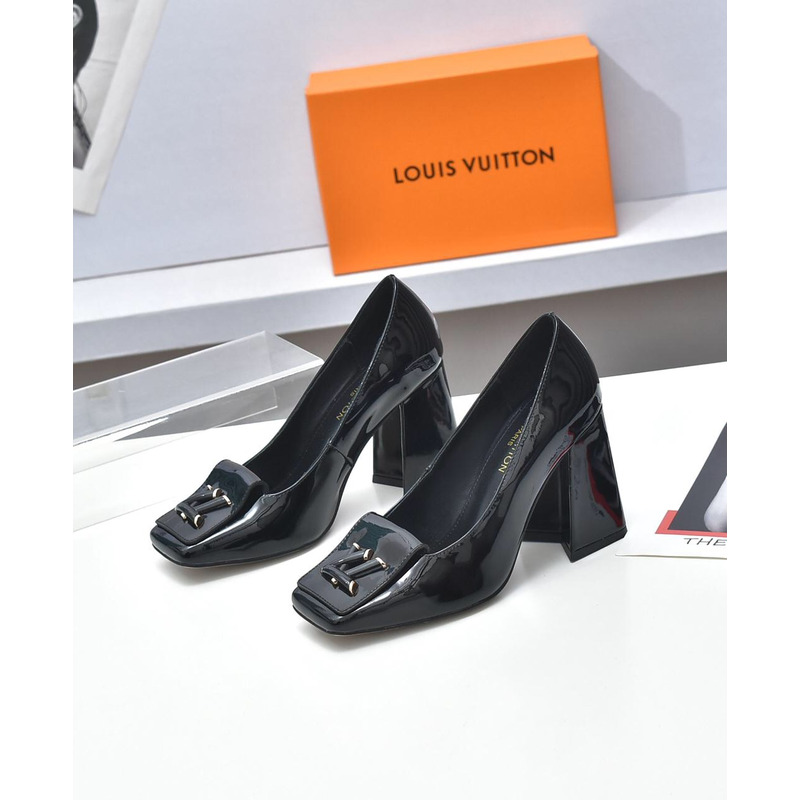 l**is V*t*n black shake pump heels