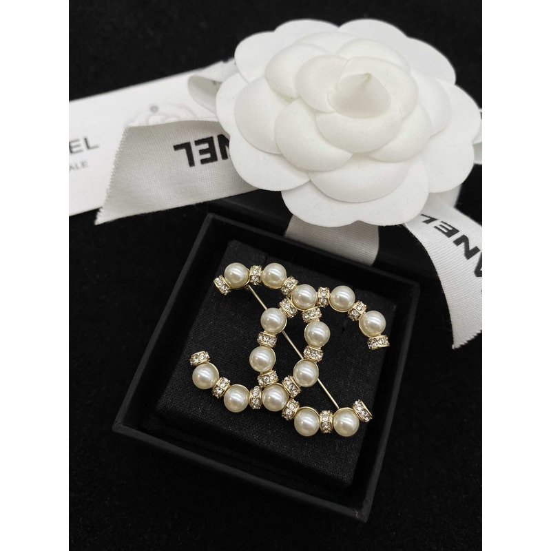 Ch*el cc pearls brooch