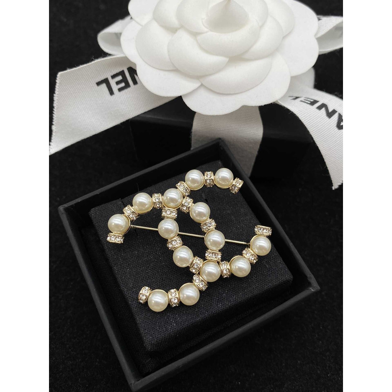 Ch*el cc pearls brooch