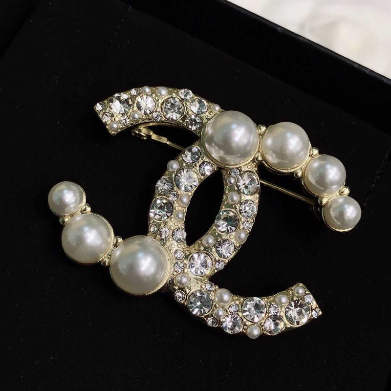 Ch*el cc brooch white gold