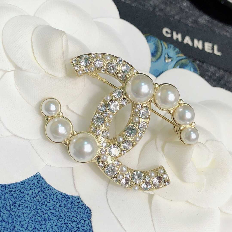 Ch*el cc brooch white gold