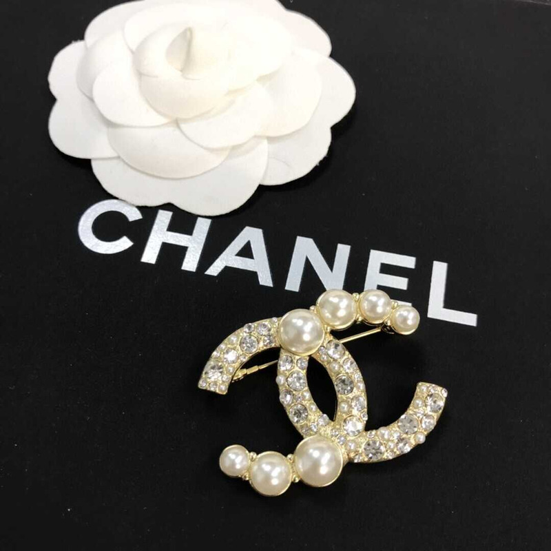 Ch*el cc brooch white gold