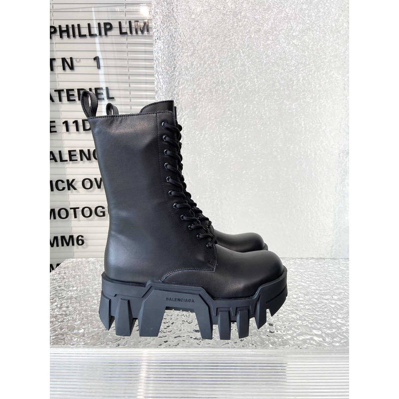 Ba*len*cia*ga bulldozer lace-up leather ankle boots black