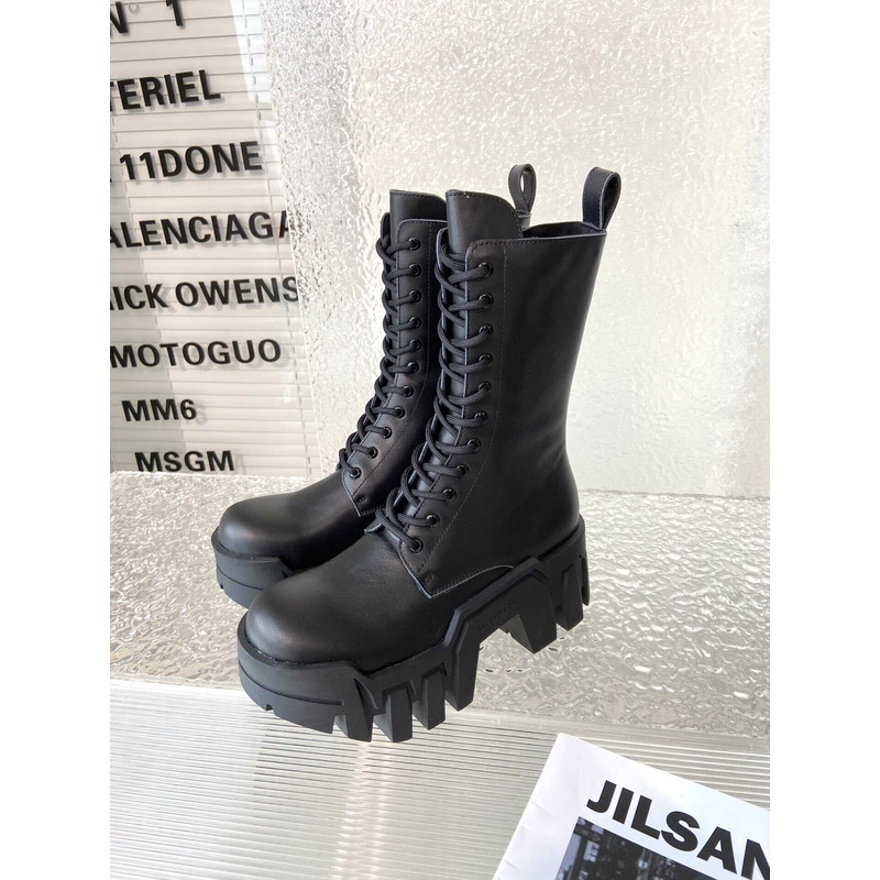 Ba*len*cia*ga bulldozer lace-up leather ankle boots black