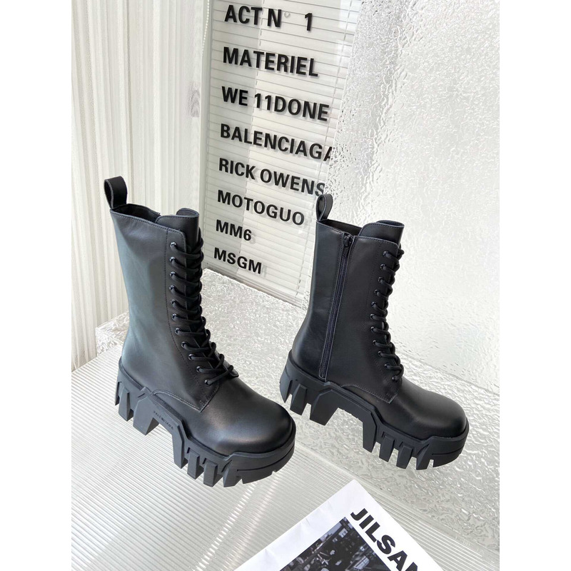 Ba*len*cia*ga bulldozer lace-up leather ankle boots black