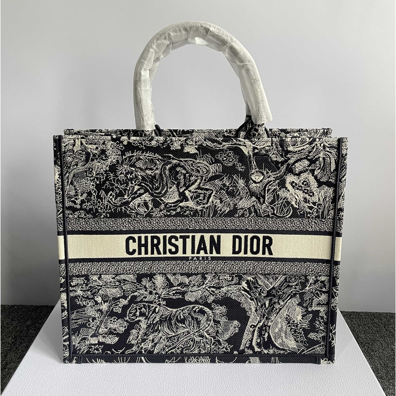 D*or large D*or book tote embroidery white black