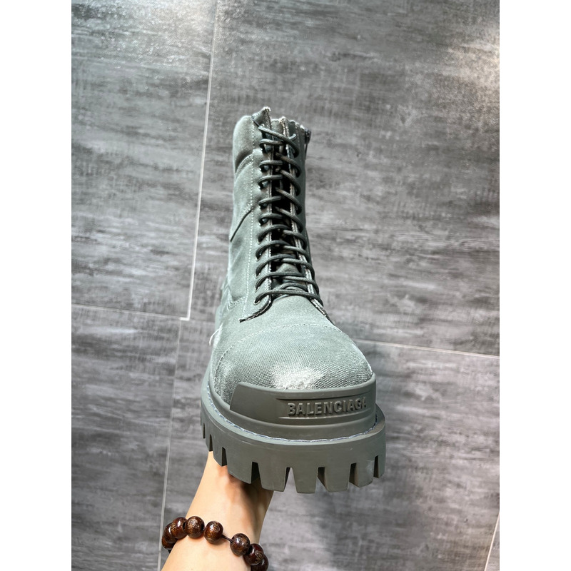 Ba*len*cia*ga combat boots green