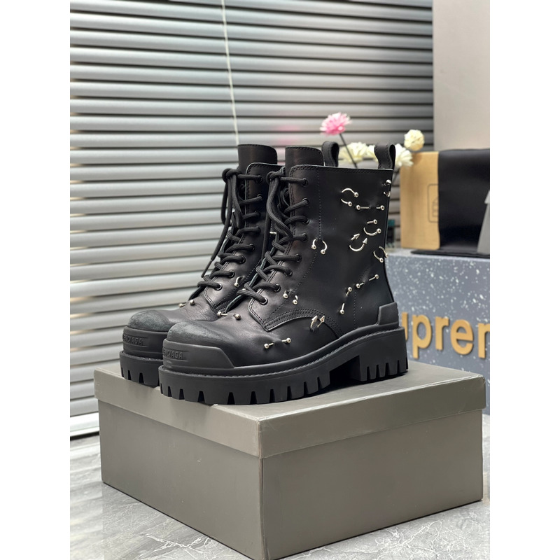 Ba*len*cia*ga women\''s strike 20mm boot with piercings in black