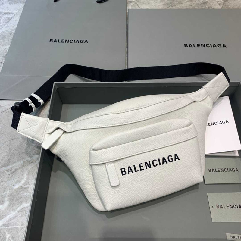 Ba*len*cia*ga everyday beltpack in white