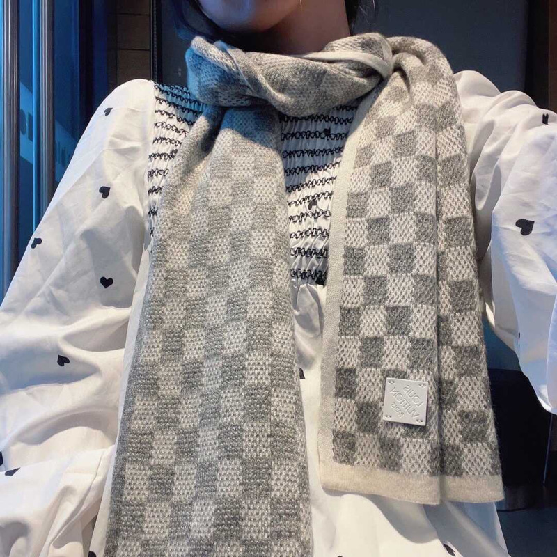 l**is V*t*n néo petit damier scarf light grey