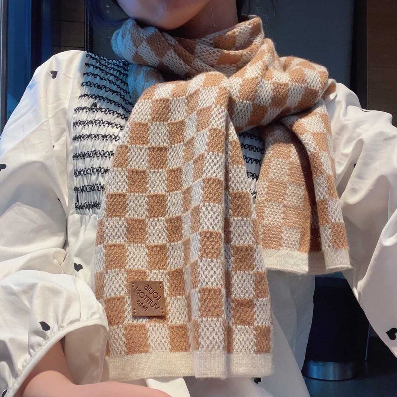 l**is V*t*n néo petit damier scarf beige