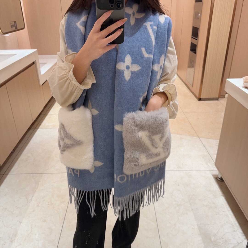 l**is V*t*n cotton scarf blue