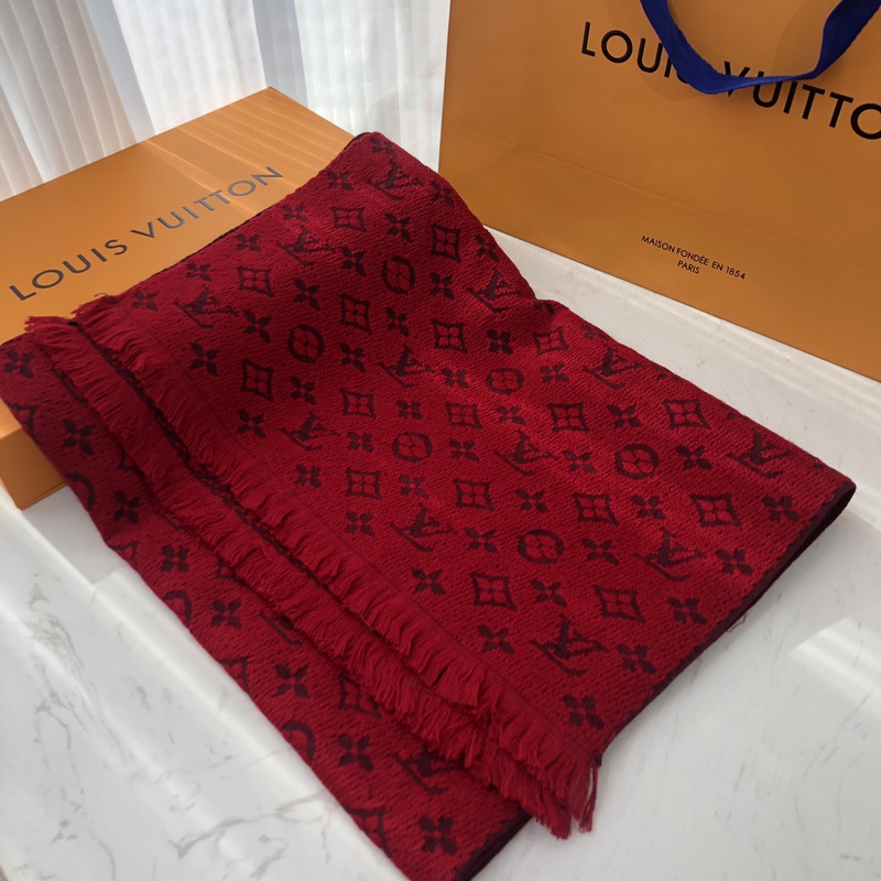 l**is V*t*n logomania scarf red