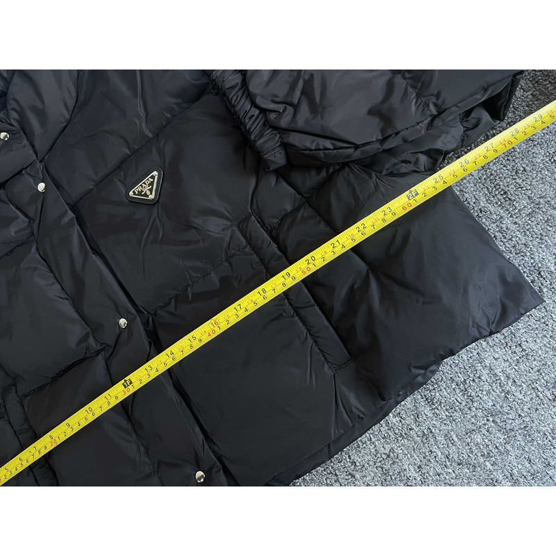 Pra*a cropped two-tone quilted down jacket black