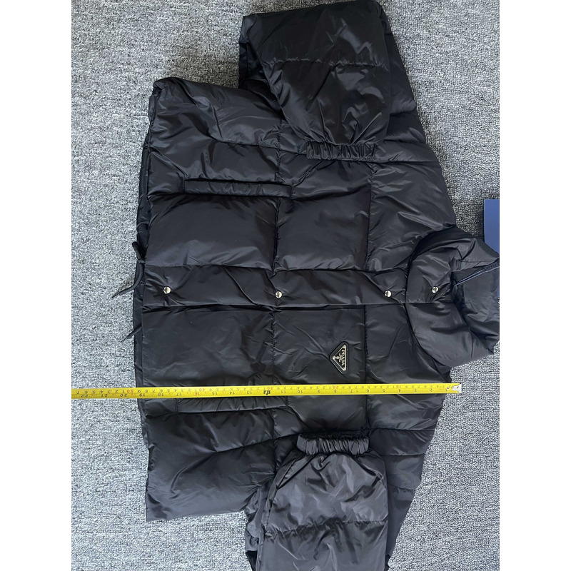 Pra*a cropped two-tone quilted down jacket black