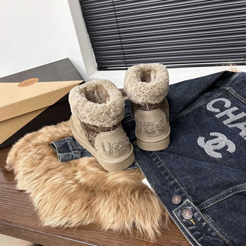 UGG Short Boots Beige