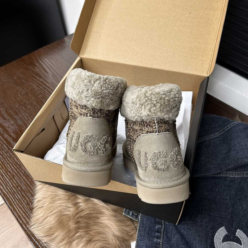 UGG Short Boots Beige