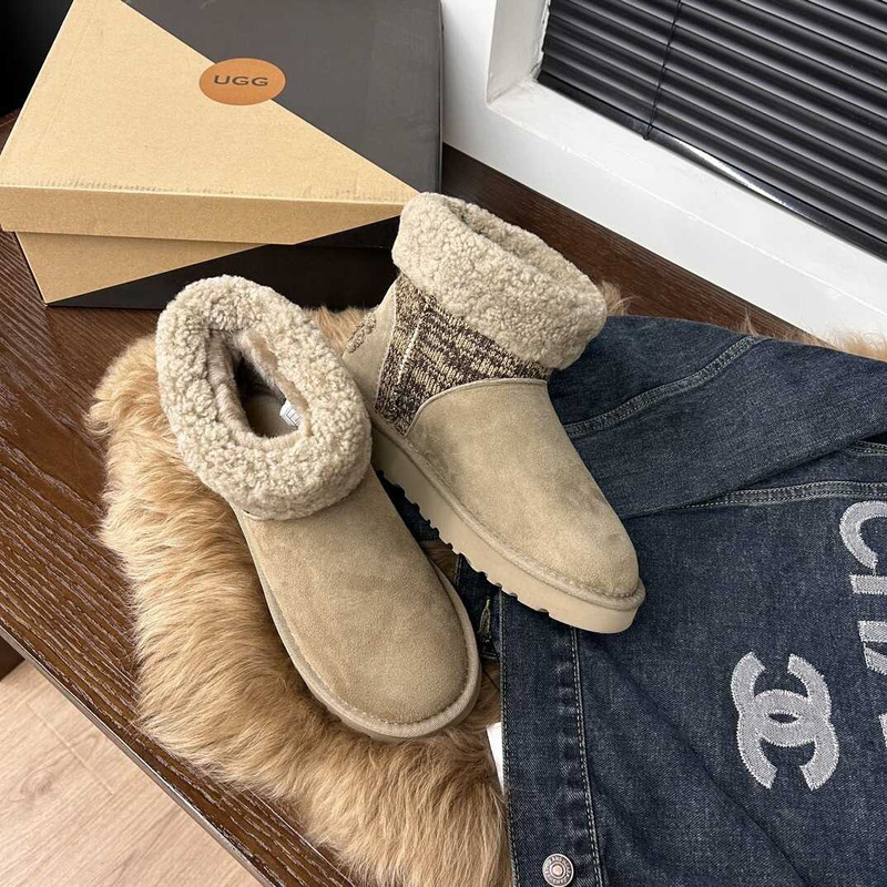 UGG Short Boots Beige