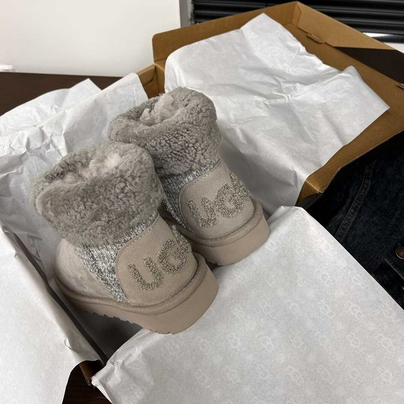 UGG Short Boots Grey