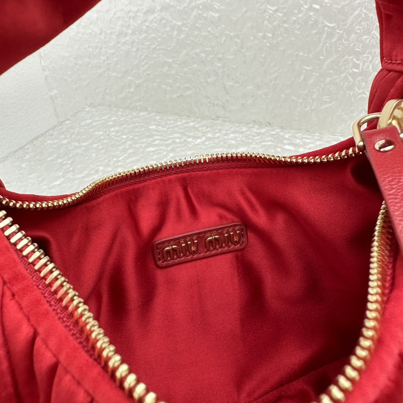 Miu Miu Wander Matelassé Zipped Shoulder Bag Red