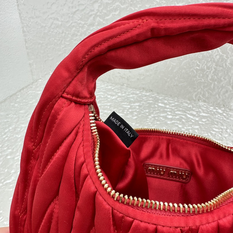 Miu Miu Wander Matelassé Zipped Shoulder Bag Red