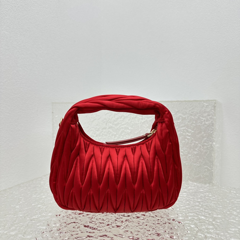 Miu Miu Wander Matelassé Zipped Shoulder Bag Red