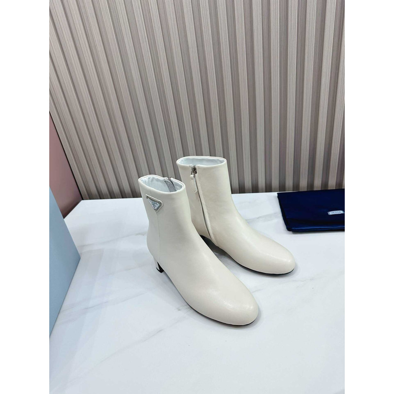 Pra*a leather ankle boots white