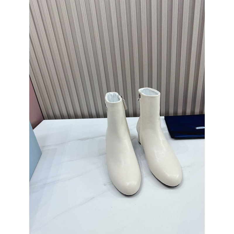 Pra*a leather ankle boots white