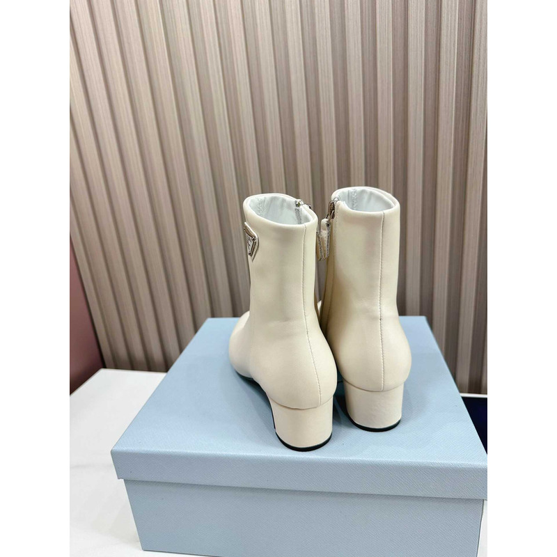 Pra*a leather ankle boots white