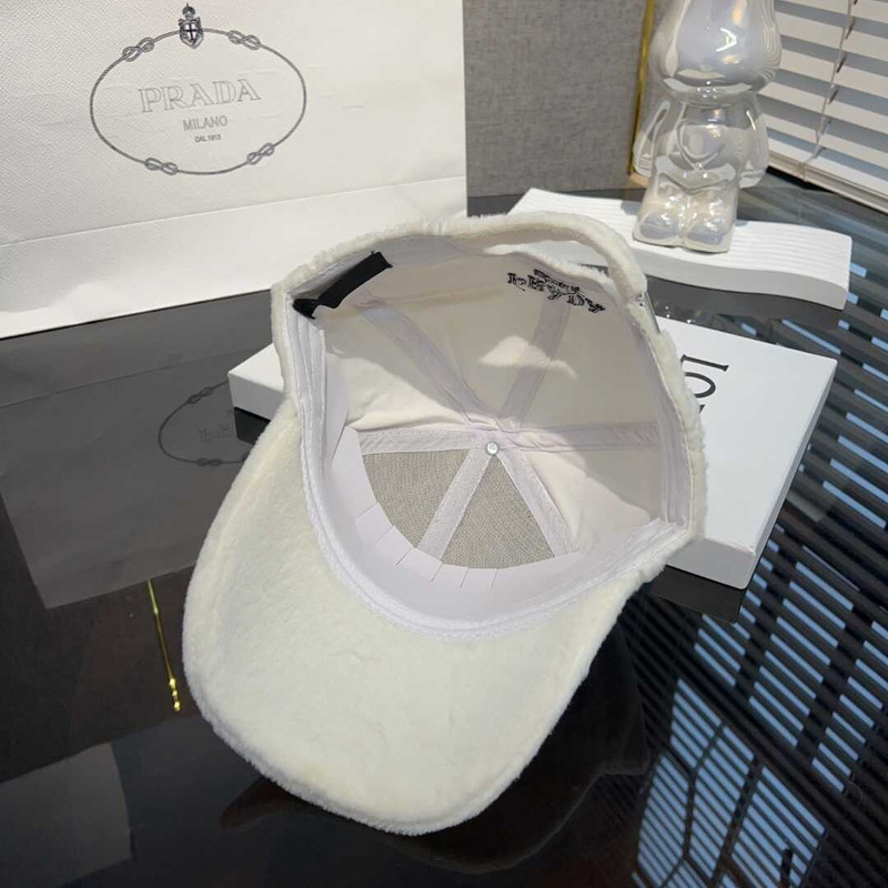 Pra*a  velvet baseball cap white